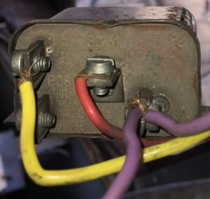 Bildet viser releet for stoppsignalet på BFB 42, en 1963 modell.